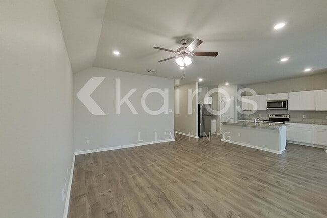Photo - 124 Yardley Ct