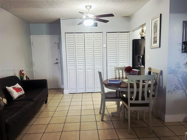 Photo - 8261 NW 8th St Unidad 439