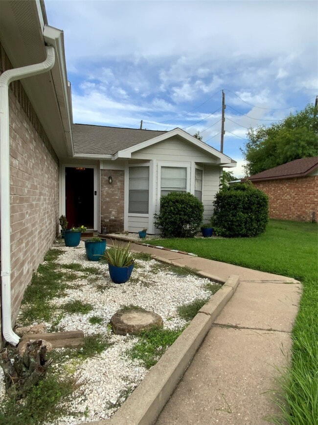 Building Photo - 5027 Kleinway Dr
