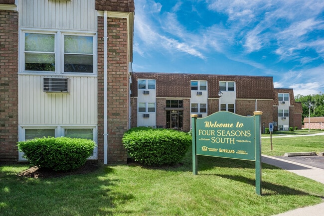 Four Seasons South - Four Seasons South Apartments