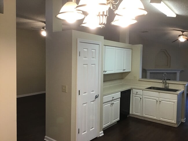 Photo - 1836 Northglen Cir