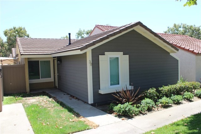Building Photo - 38 Tangerine Rental