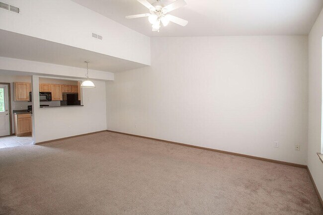 2119 N Ballenger Ln