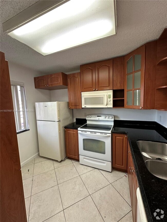 Building Photo - 8740 N Sherman Cir Unit 406 Rental
