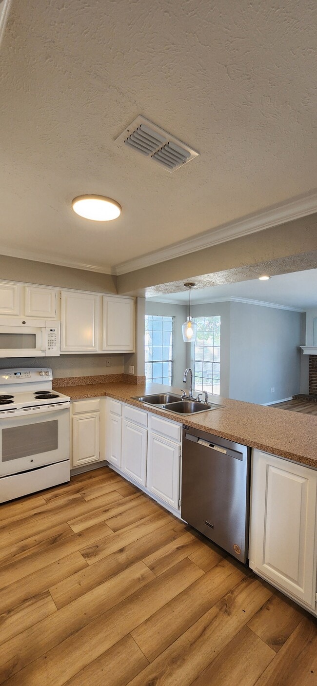 Photo - 103 Henry M Chandler Dr