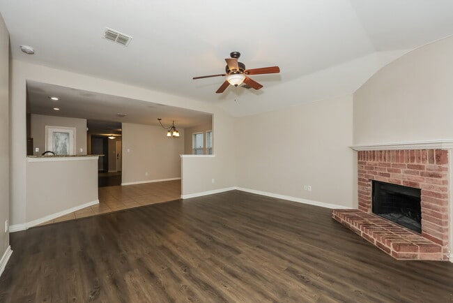 Photo - 573 Creekbend St