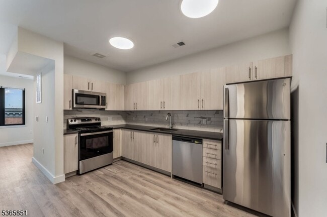 Photo - 72 S Essex Ave Unidad 408