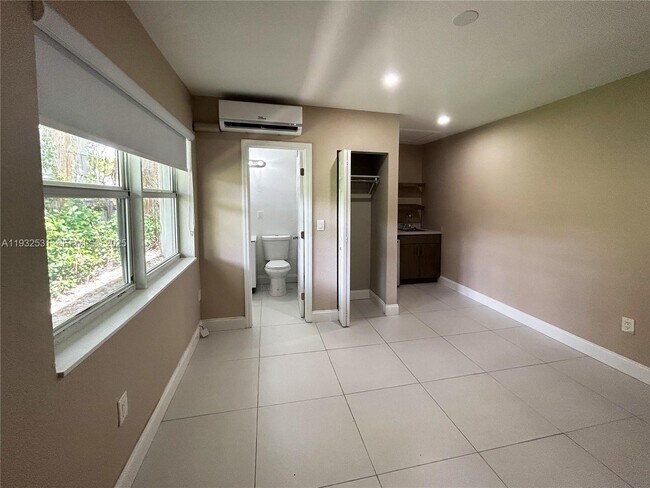 Photo - 1255 SW 6th St Unidad 16