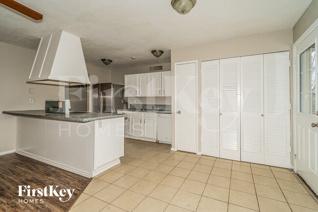 Photo - 6403 Redwood Ln