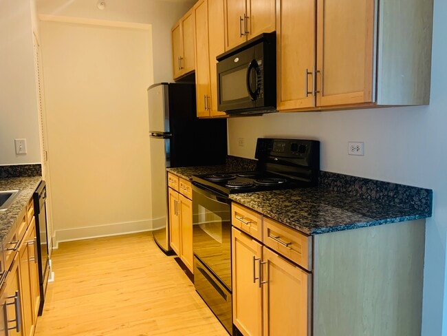 Photo - 739 S Clark St