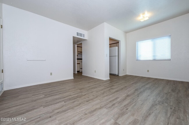 312 E 24th St Unit 4
