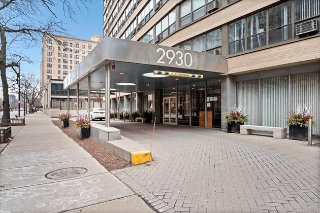 Photo - 2930 N Sheridan Rd