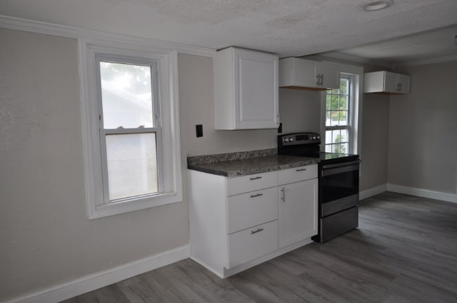 Photo - 914 23rd St W Unit B