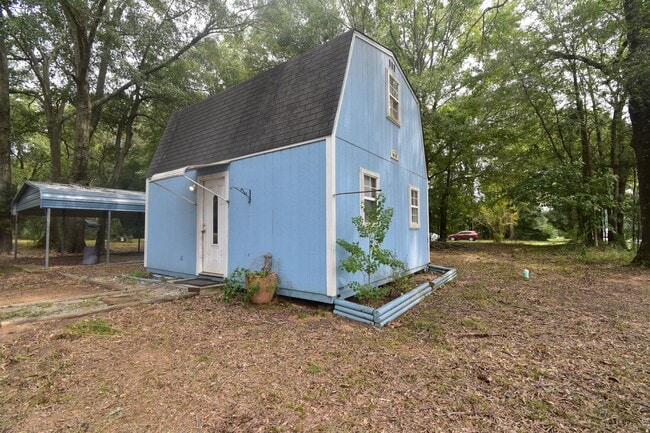 Nice, conveniently located 1 bed home. - Nice, conveniently located 1 bed home.