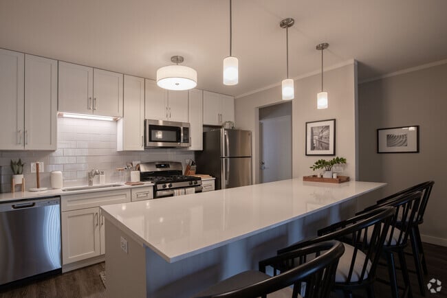 1BR, 1BA - 850SF