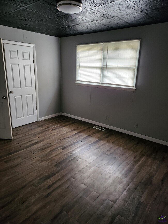 Photo - 300 Carolina Ave