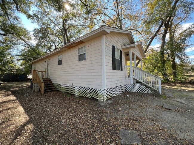 Photo - 677 W 5th Ave