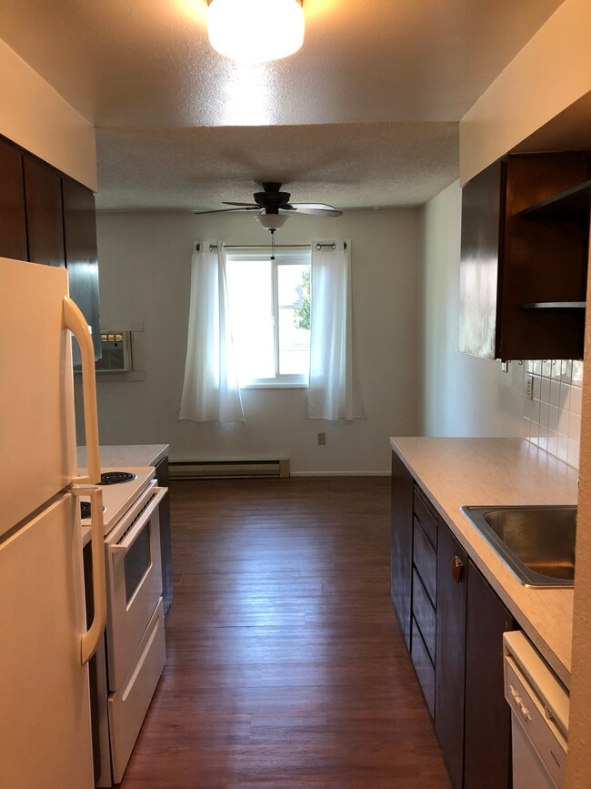 Building Photo - 1330 SE Lafayette St Rental