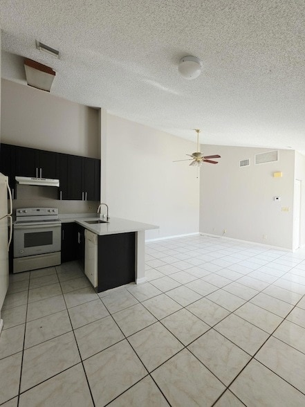 Photo - 1157 Hyacinth Pl