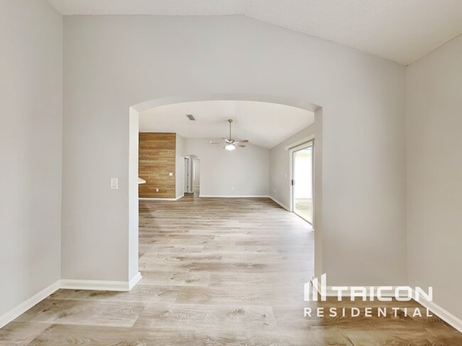 Photo - 2450 Creekfront Dr