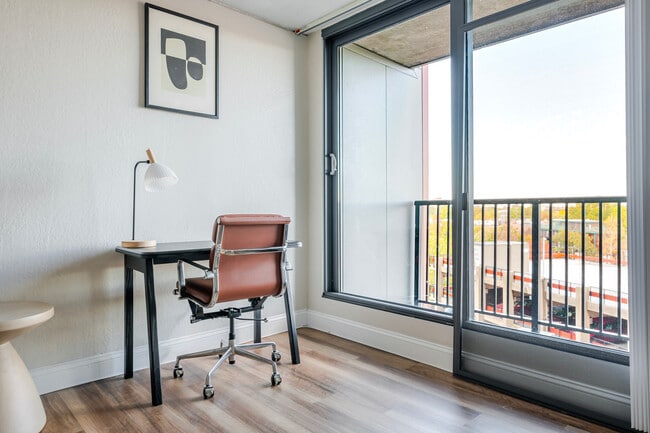 Photo - 808-812-812 Memorial Dr Unidad FL4-ID1271