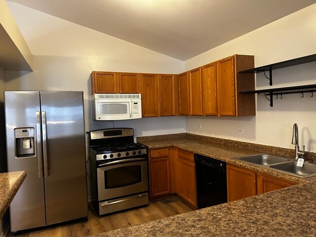 Photo - 1121 Symphony Dr