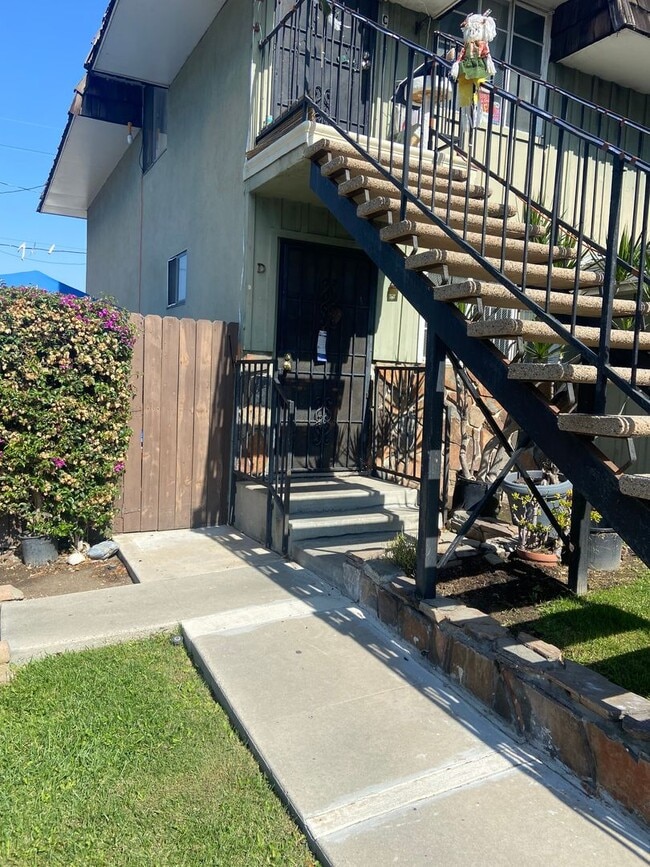 Photo - Randall Apartments Unidad D