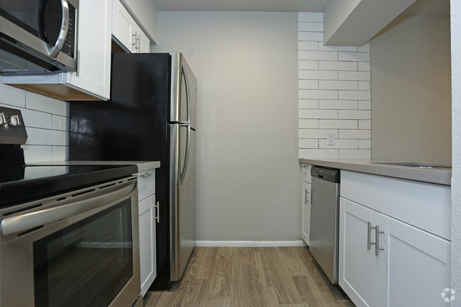 2HAB, 2BA - 900 ft² - Renovado