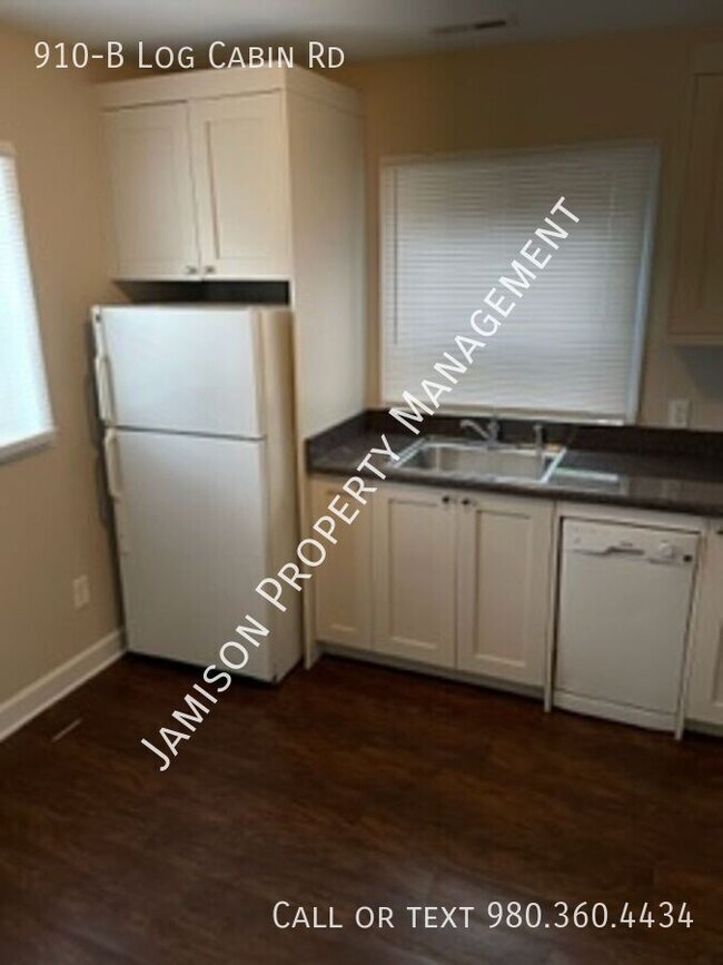 910 Log Cabin Rd