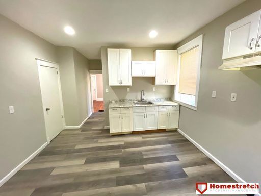 Building Photo - Nicely Updated Three Bedroom Two Bath Unit... Rental