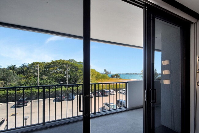 Photo - 5600 N Flagler Dr Unit 207