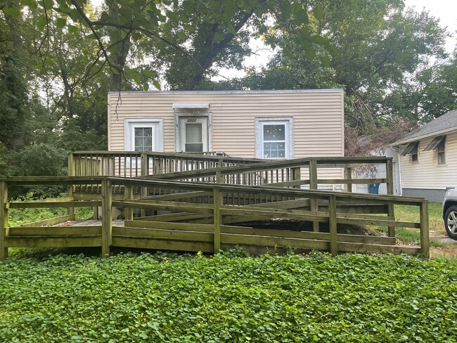 Building Photo - Quaint 1 BR/1 BA near downtown! Rental