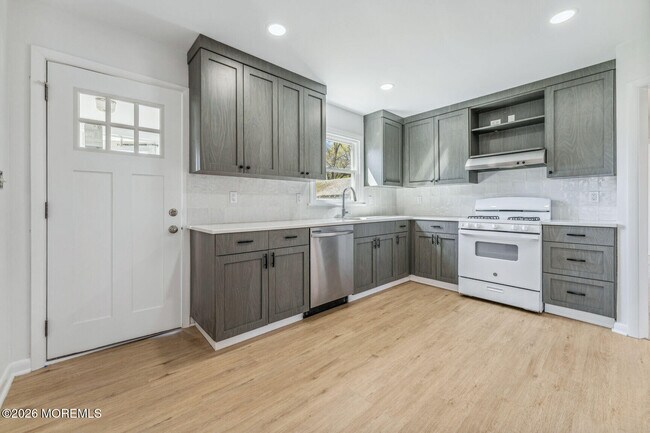 Photo - 358 Beecroft Pl