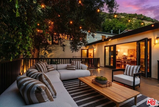 Building Photo - 9849 Portola Dr