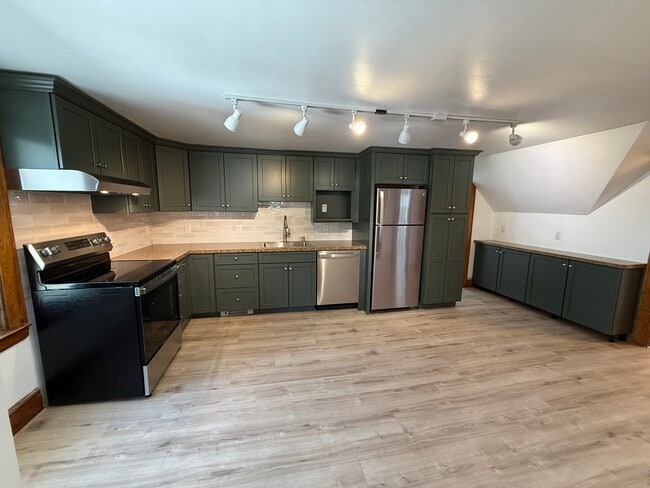 Building Photo - 227 Pearl St Unit 227B