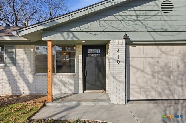 Photo - 410 State Hwy 95