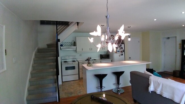 Photo - 2064-2064 Queen St E Unit 4