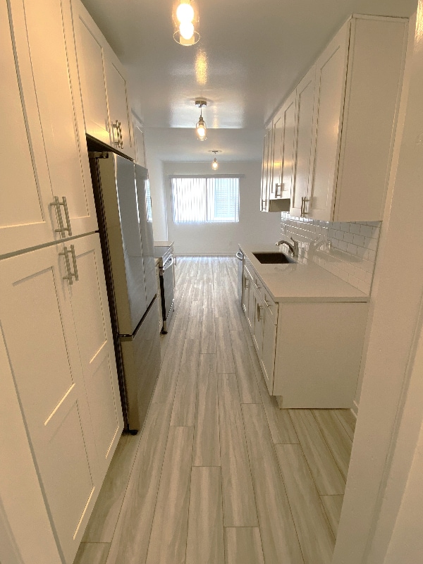 Building Photo - 1849 S Bentley Ave Rental