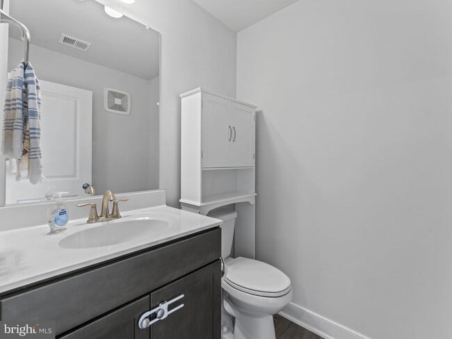 Photo - 2410 Stella Pl