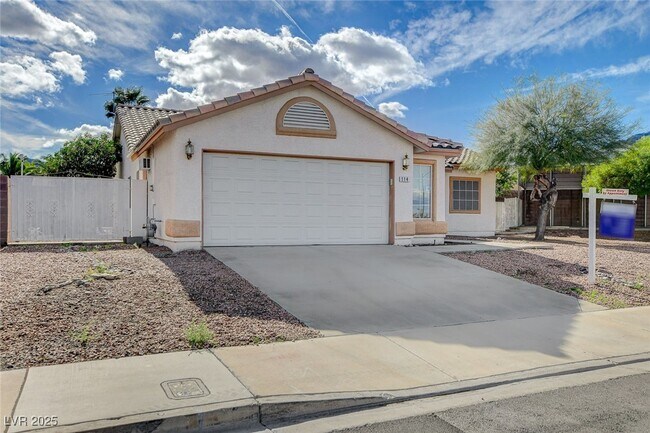 Photo - 114 E Tamarack Dr House