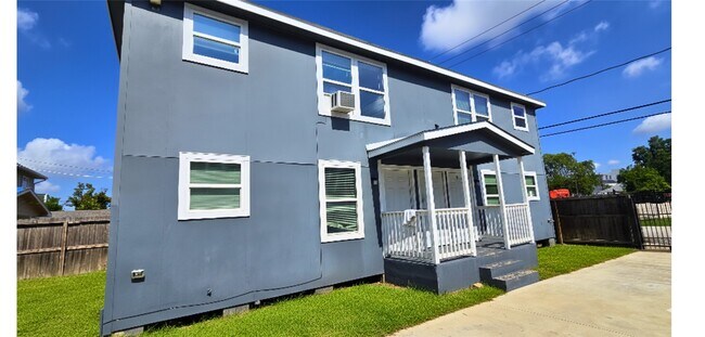 Building Photo - 3614 Tuam St Rental