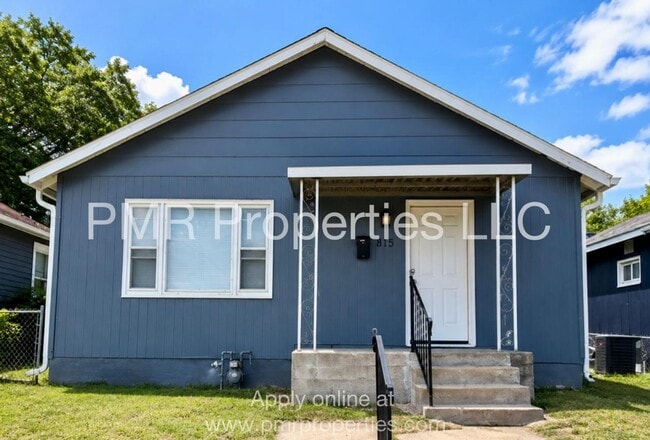 Building Photo - 2 Bedrooms / 1 Bathroom House