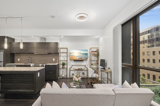 Building Photo - 8 Charlotte St