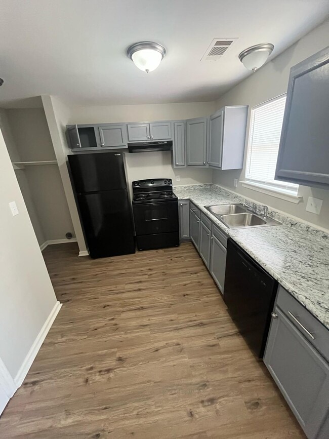 Photo - 909 W 22nd St Unit A