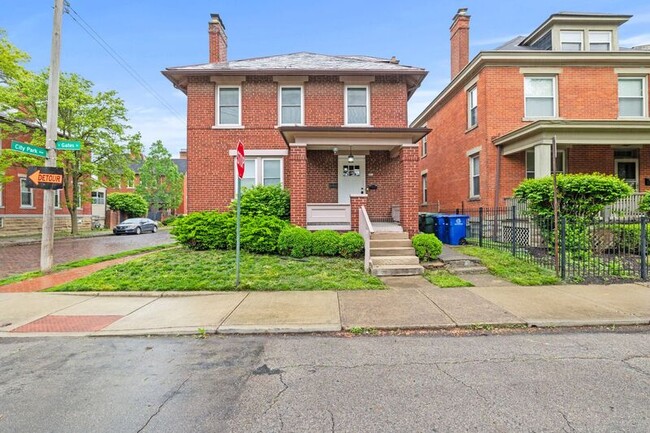 52 1/2 E Gates Ave - 52 1/2 E Gates Ave Condo