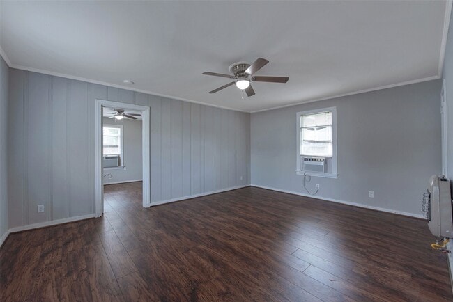 Photo - 128 E 23rd St