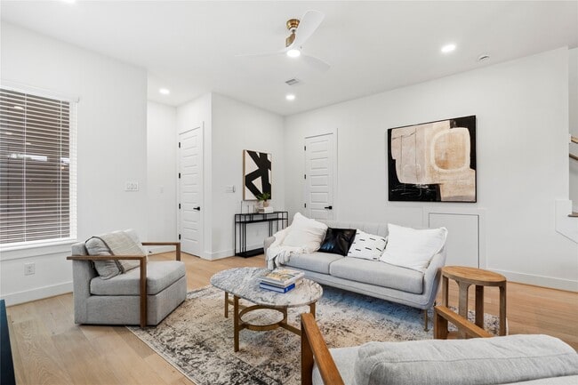 Photo - 4110 Cortlandt St