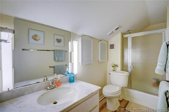 Photo - 310 Golfview Cir