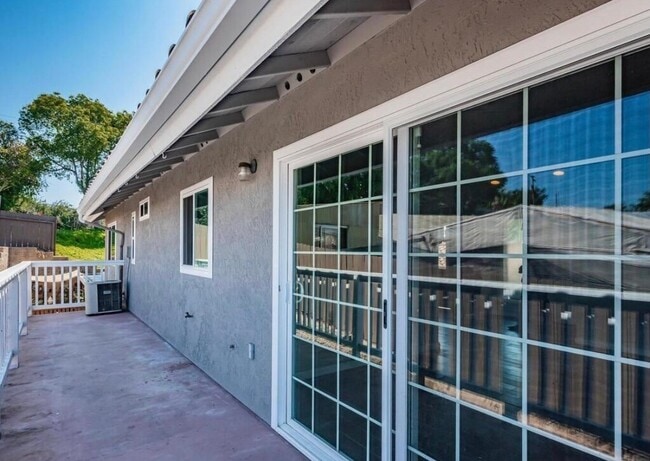 1370 Palomar Pl
