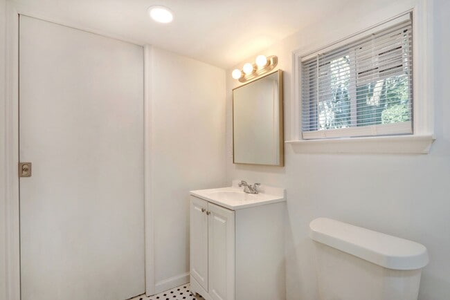 Photo - Cute Bungalow - great yard - Two Bedroom